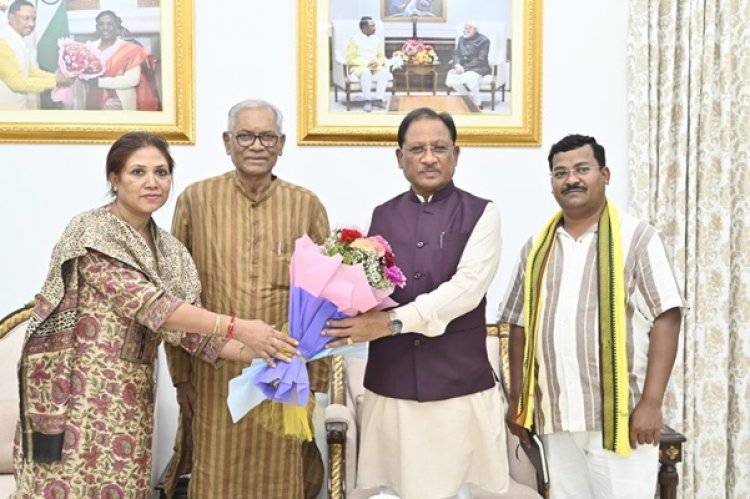 मुख्यमंत्री साय ने समाजसेवी और पूर्व केंद्रीय मंत्री अरविंद नेताम से की सौजन्यभेंट