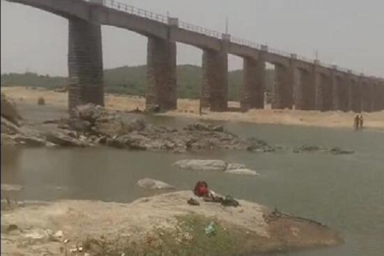 नदी में डूबे 11 युवक, 8 की मौत, 3 लापता...