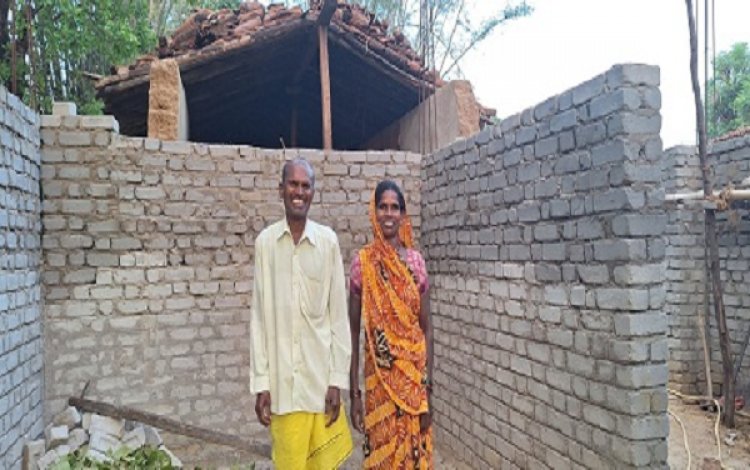 कच्चे मकानों की दीवार ही नहीं टूटी... मुसीबते भी टूट कर खुशियों को कर रही पक्का