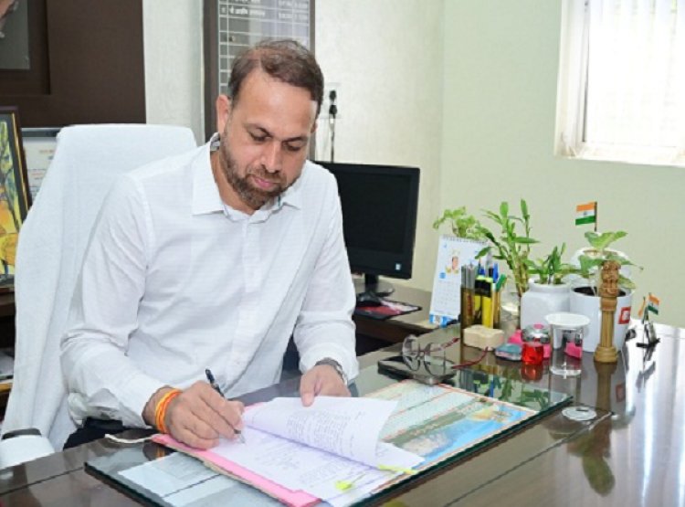 कलेक्टर ने जिलेवासियों से बारिश के मौसम में पौधे लगाने की अपील की