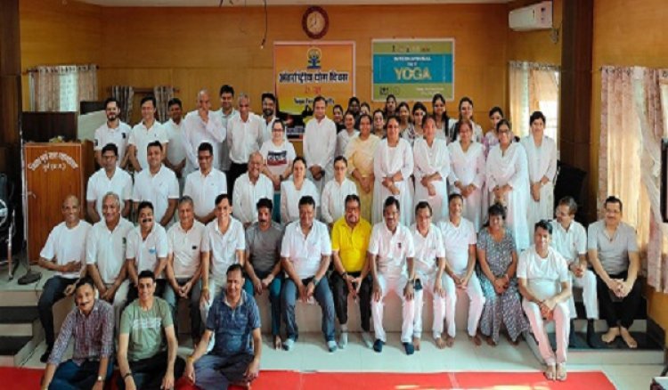 विधिक सेवा प्राधिकरण द्वारा किया गया योग कार्यक्रम का आयोजन