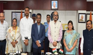 राजभवन के अधिकारियों को स्थानांतरण पर दी गई बिदाई