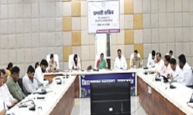 जन सामान्य को शासकीय योजनाओं से लाभान्वित करें: प्रभारी सचिव