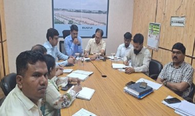 कलेक्टर-एसपी ने बाढ़ के हालात से लोगों को राहत दिलाने अधिकारियों की ली आपात बैठक