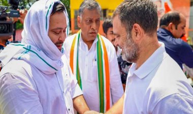 पटना की सड़कों पर उतरे राहुल गांधी और तेजस्वी यादव