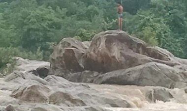 इंद्रावती-गुडरा नदी के संगम में तेज बहाव से पलटी नाव