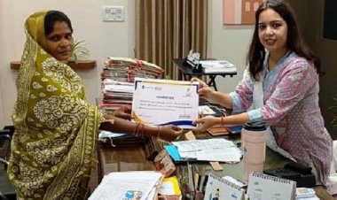 सीईओ जिला पंचायत ने लखपति दीदी को किया सम्मानित