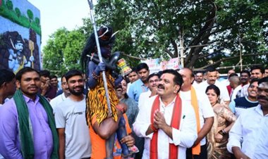 भोरमदेव पदयात्रा में बाल शिव बने आकर्षण का केंद्र, डिप्टी सीएम ने लिया आशीर्वाद