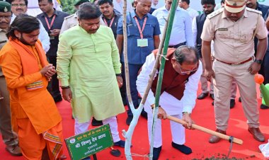 मुख्यमंत्री श्री विष्णु देव साय ने नवीन विधानसभा परिसर में किया पौधरोपण