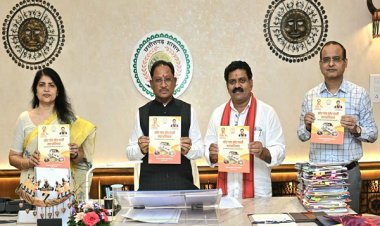 मुख्यमंत्री ने किया ‘मोर गांव मोर पानी’ अभियान पर आधारित पुस्तिका का विमोचन