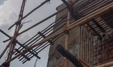 प्लास्टर करते समय मजदूर गिरे, एक की मौत