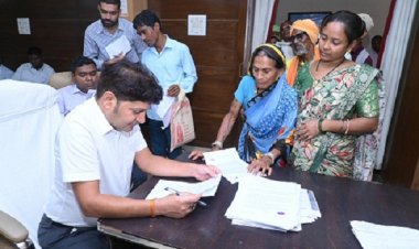 अपर कलेक्टर ने जनदर्शन में सुनी आम नागरिकों की समस्याएं