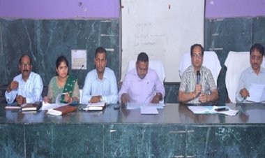 कलेक्टर पहुंचे मस्तूरी ब्लॉक