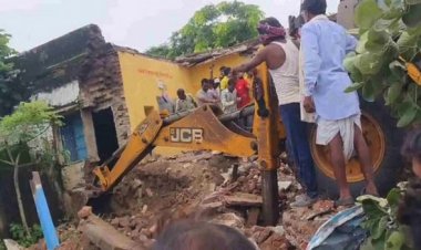 प्रार्थना सभा के दौरान गिरी स्कूल की छत, सात बच्चों की मौत