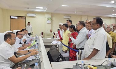 कलेक्टर ने सुनी आम नागरिकों की समस्याएं, दिए समाधान के निर्देश