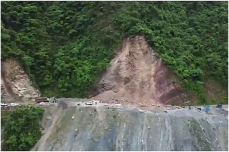 उत्तराखंड में भूस्खलन के कारण रुद्रप्रयाग-बद्रीनाथ मार्ग बाधित