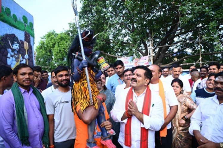 भोरमदेव पदयात्रा में बाल शिव बने आकर्षण का केंद्र, डिप्टी सीएम ने लिया आशीर्वाद