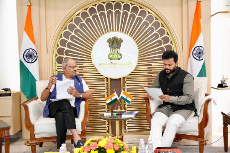 रायपुर को अंतरराष्ट्रीय एयरपोर्ट बनाने केंद्रीय मंत्री से मिले सांसद बृजमोहन