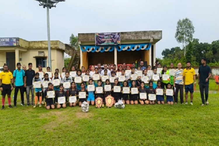 हर्राटिकरा के खेलों इंडिया सेंटर में फुटबॉल अस्मिता लीग का किया गया आयोजन