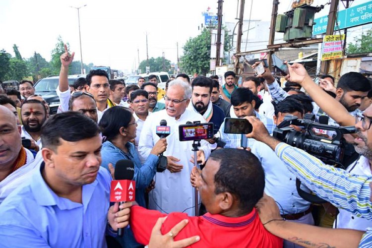 चैतन्य बघेल की गिरफ्तारी पर कांग्रेस का हंगामा, विधानसभा की कार्यवाही का बहिष्कार