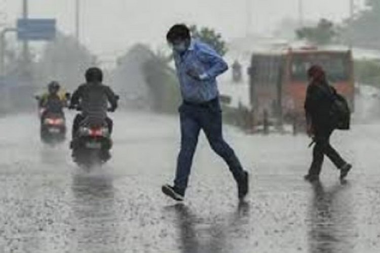 उत्तर प्रदेश में आंधी, बारिश और बिजली गिरने से 10 लोगों की मौत