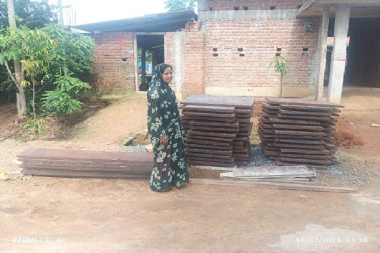 सेंटरिंग प्लेट आपूर्ति ने महिला समूहों को दिखाई नयी राह