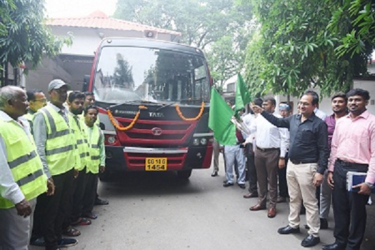 कलेक्टर ने स्वच्छता पेट्रोलिंग वाहन को दिखाई हरी झण्डी
