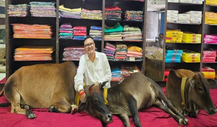 गाय को आत्मनिर्भर व धरती को ज़हरमुक्त बनाने का काम कर रहे ‘पदम डाकलिया’