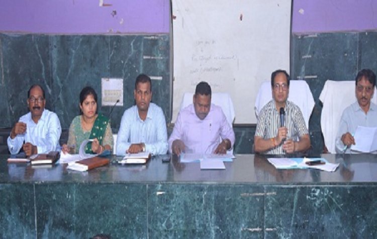 कलेक्टर पहुंचे मस्तूरी ब्लॉक