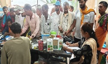 कृषि विभाग द्वारा उर्वरक निरीक्षकों की ड्यूटी लगाकर निर्धारित दर पर कराया गया खाद का वितरण