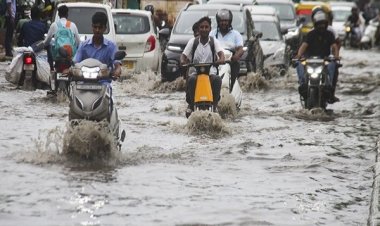 भारी बारिश का रेड अलर्ट, दिल्ली-NCR, यूपी और उत्तराखंड में अगले दो दिन कैसा रहेगा मौसम?