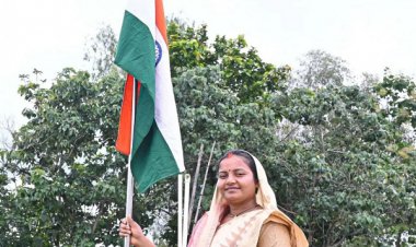 हर घर तिरंगा अभियान - मंत्री श्रीमती लक्ष्मी राजवाड़े ने निज निवास पर फहराया तिरंगा