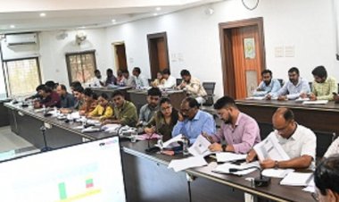 कलेक्टर ने की प्रधानमंत्री आवास योजना की गहन समीक्षा