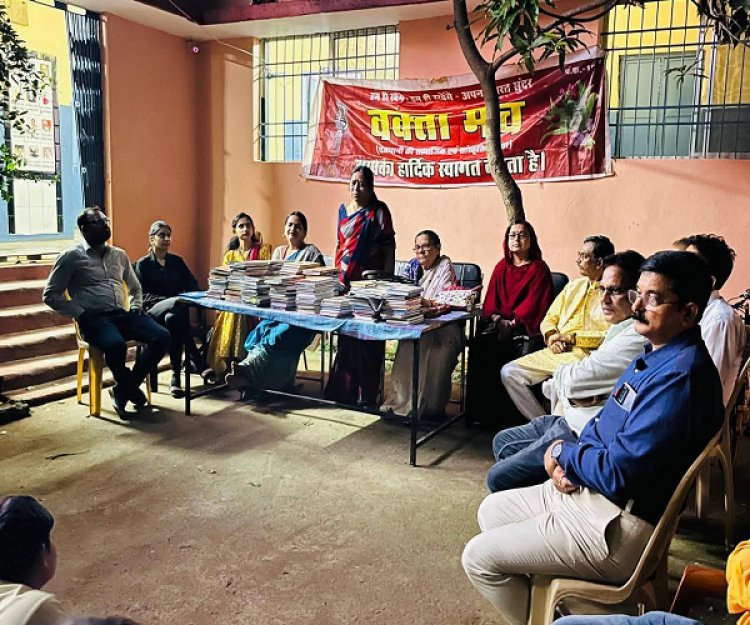 वक्ता मंच बालक छात्रावास मठपुरैना पहुंचा 