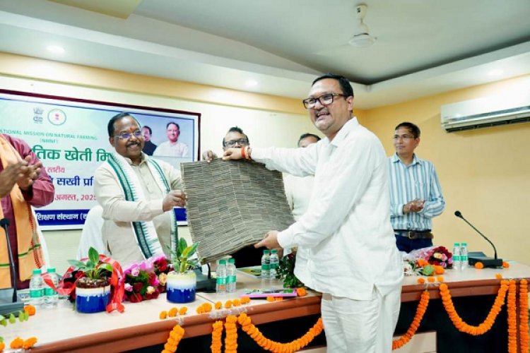 डॉ. अखिल जैन ने किसानों को बताया प्राकृतिक खेती का महत्व