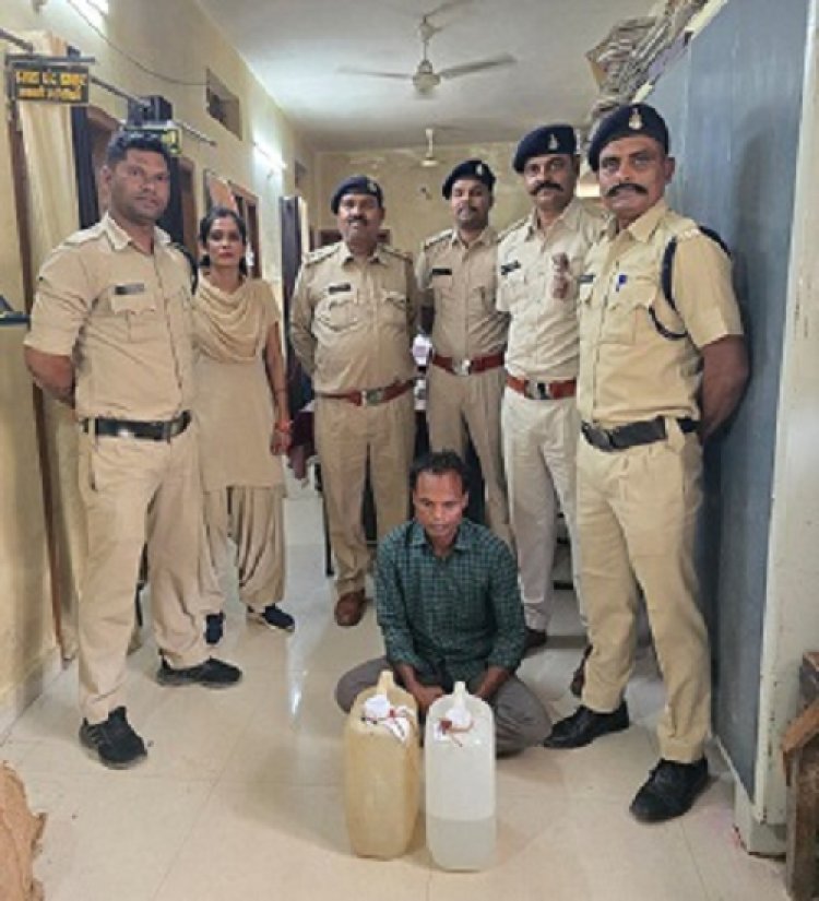 14 लीटर से अधिक अवैध शराब जप्त