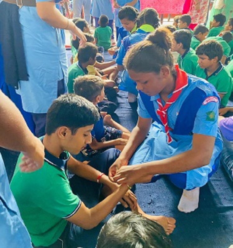 भारत स्काउट्स एवं गाइड्स द्वारा अभिलाषा दिव्यांग स्कूल में मनाया गया रक्षाबंधन, गाइड रेंजर ने बांधी राखी