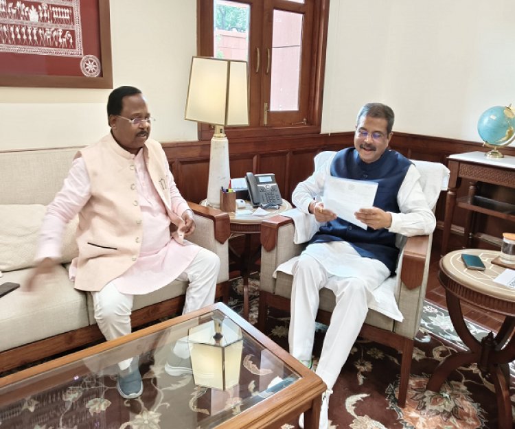 मंत्री श्री रामविचार नेताम ने दिल्ली में केंद्रीय शिक्षा मंत्री श्री धमेंद्र प्रधान से की सौजन्य मुलाकात