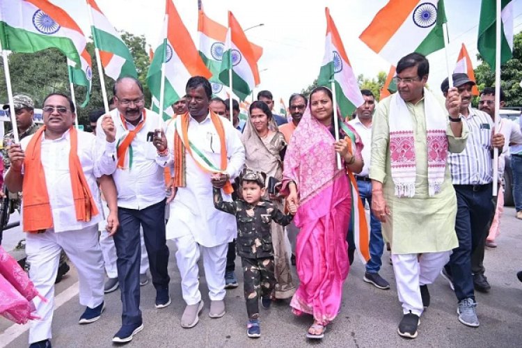 तिरंगा रैली में शामिल हुईं महिला एवं बाल विकास मंत्री श्रीमती लक्ष्मी राजवाड़े