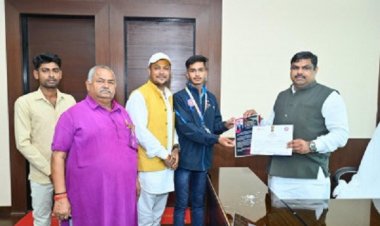 शिक्षा मंत्री गजेन्द्र यादव से ओमप्रकाश सेन ने की सौजन्य भेंट
