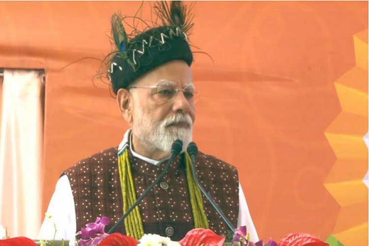 अरुणाचल पहुंचे पीएम मोदी, रखी 13 विकास परियोजनाओं की आधारशिला