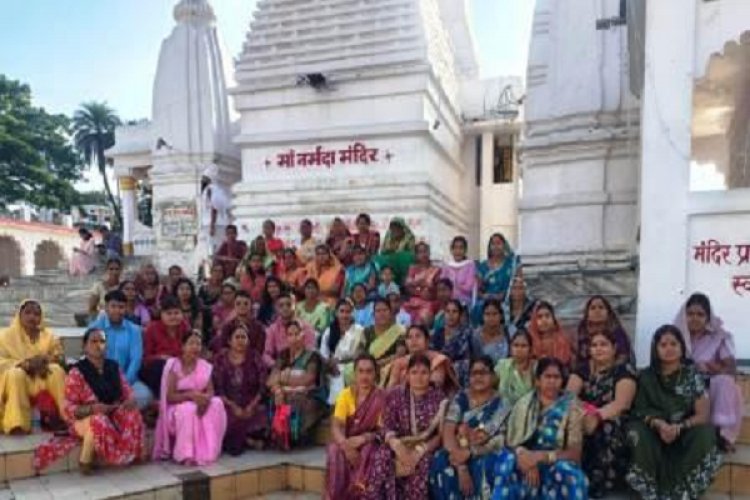 दिशा दर्शन भ्रमण कार्यक्रम के तहत महिला समूहों को भेजा गया डिंडोरी-अमरकंटक