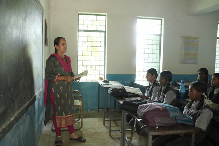 रायपुर : युक्ति युक्तकरण से स्कूल में आए टीचर, अब अंग्रेजी से नहीं लगेगा डर