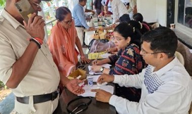 आयुष चिकित्सा शिविर का का लाभ सैकड़ों लोगों ने उठाया