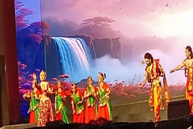 रायपुर : बस्तर दशहरा लोकोत्सव के पहले दिन अयोध्या की राम लीला ने बांधा समां