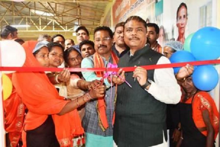 वन मंत्री केदार कश्यप ने कुम्हाररास डेम में ‘बंबू राफ्टिंग’ का किया शुभारंभ