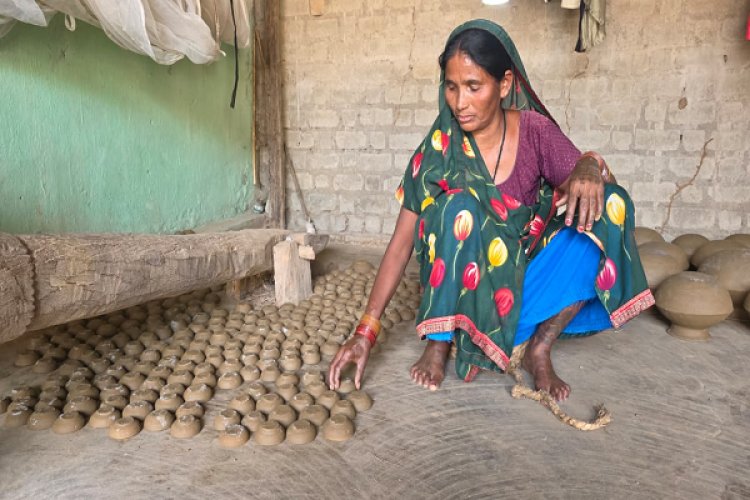 रायपुर : मिट्टी के दीयों से घर-आंगन जगमगाने वाली ललमोतिया की दिवाली इस बार होगी खास
