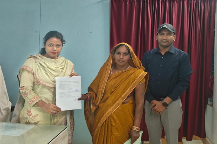 संवेदनशील प्रशासन की मिसाल, दिवंगत कोटवार भूधरदास की पत्नी श्रीमती बासन बाई को सिर्फ 20 दिनों में मिली कोटवारी की जिम्मेदारी