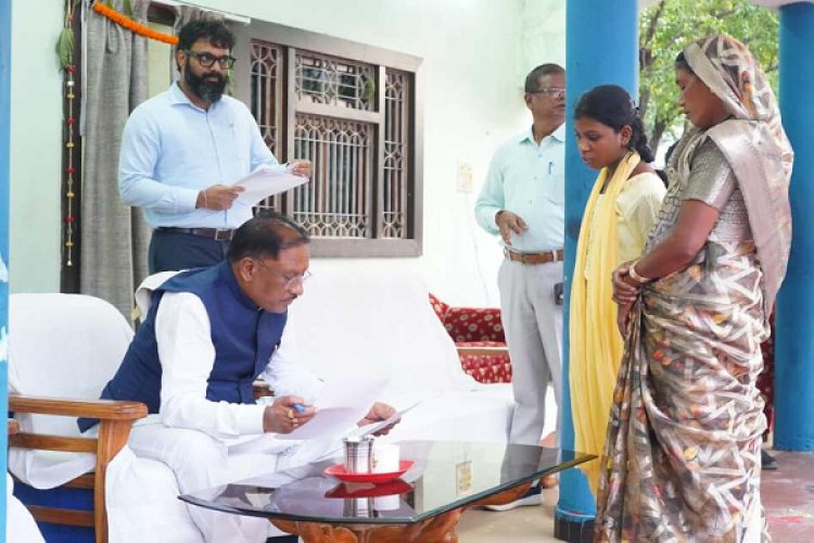 रायपुर : मुख्यमंत्री श्री विष्णु देव साय ने बगिया में सुनी आम जनता की समस्याएं