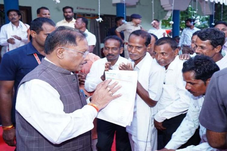 रायपुर : मुख्यमंत्री श्री विष्णु देव साय को दीपपर्व की शुभकामनाएं देने बगिया में लगा रहा तांता